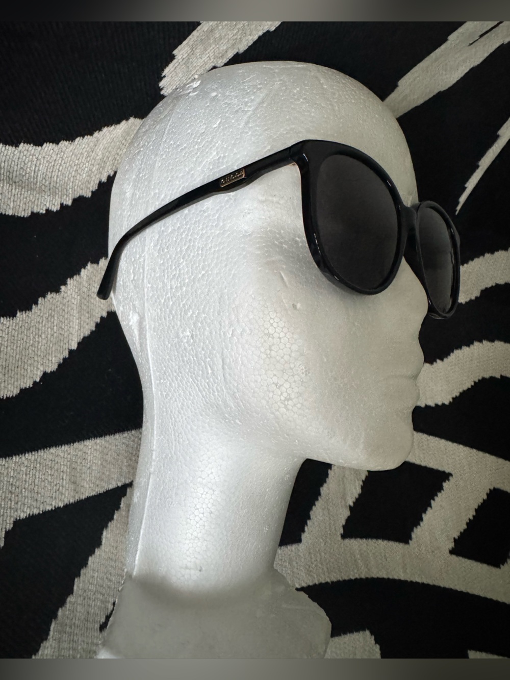 Gucci Women's Black Oversized Cat-Eye Sunglasses